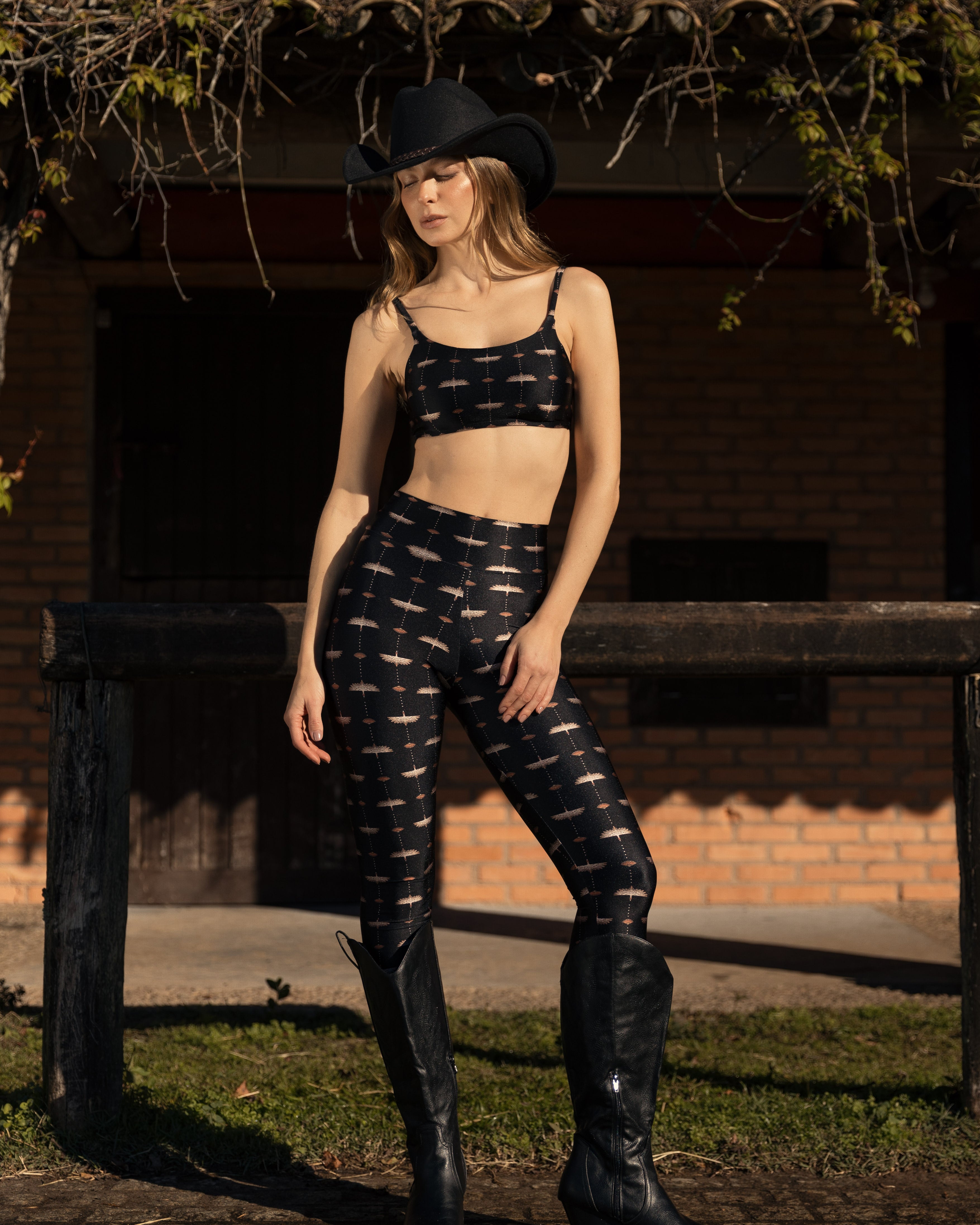 Legging Estampa Tsuru Noir  modelo High Waist Bee Gracie moda fitness feminina