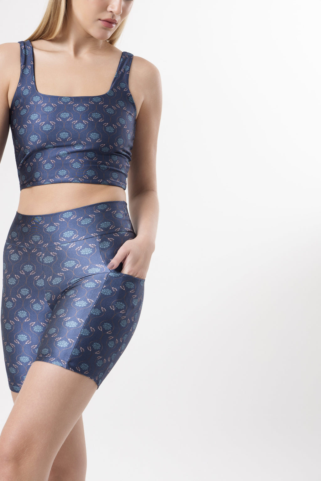 Short Estampa Blue Lotus