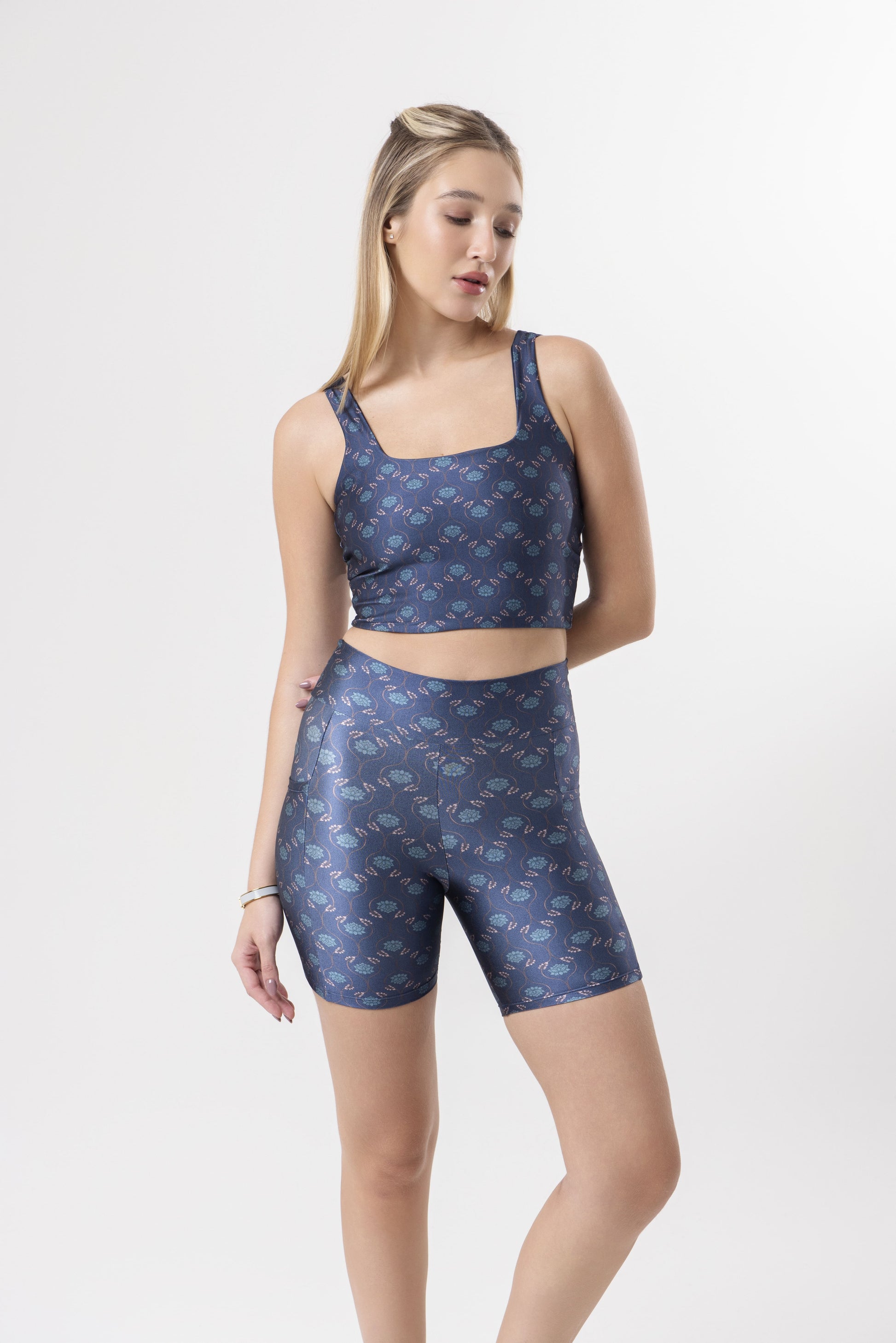 Short Estampa Blue Lotus