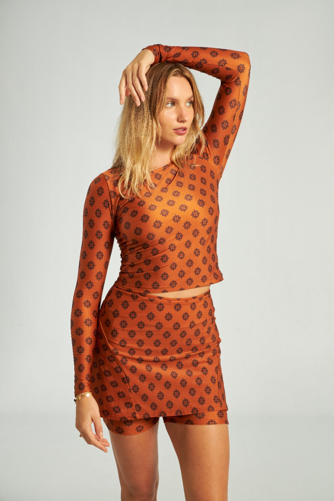 Blusa Manga Longa Beehive