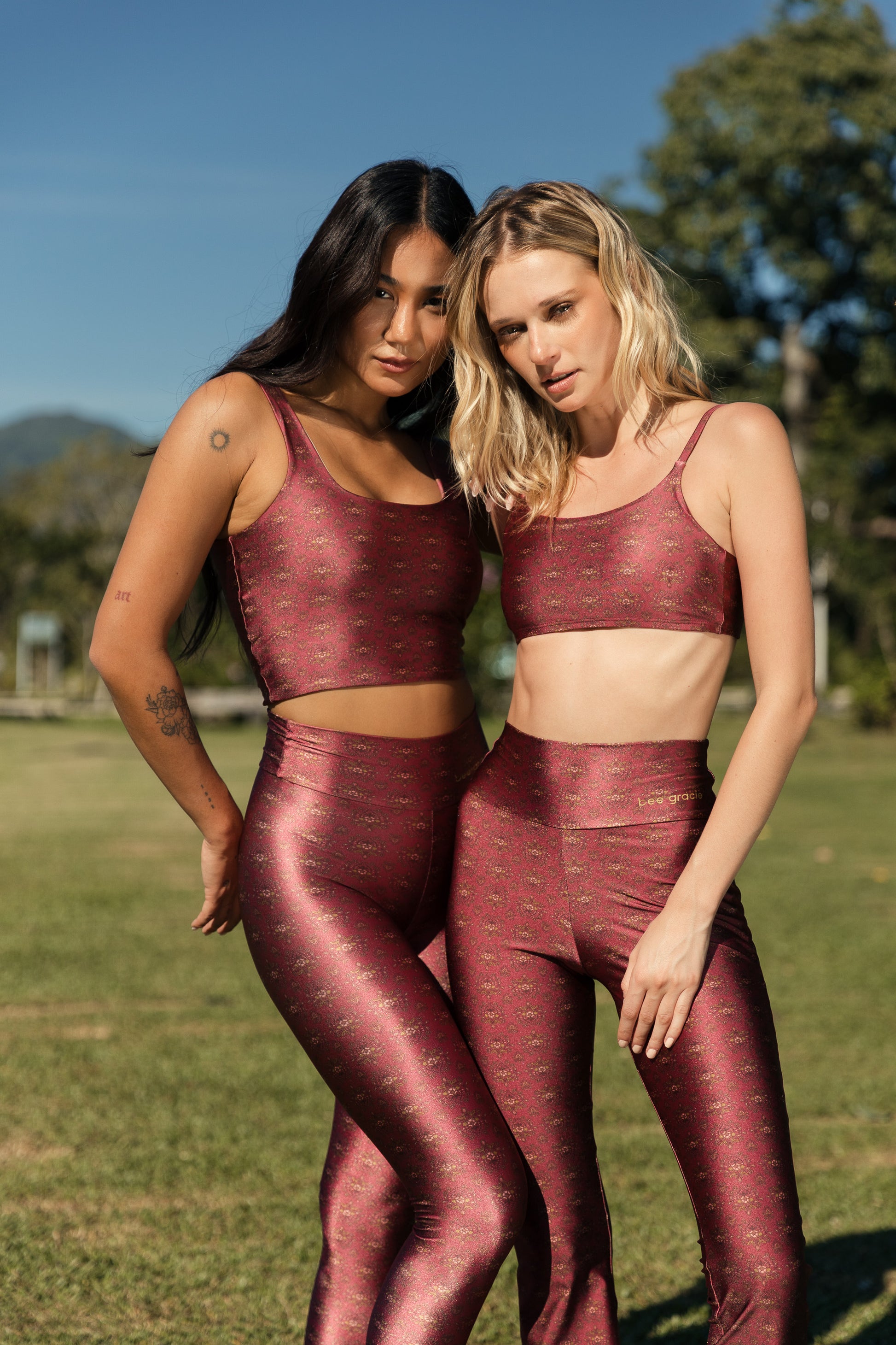 Top Cropped Estampa Flor de Lis