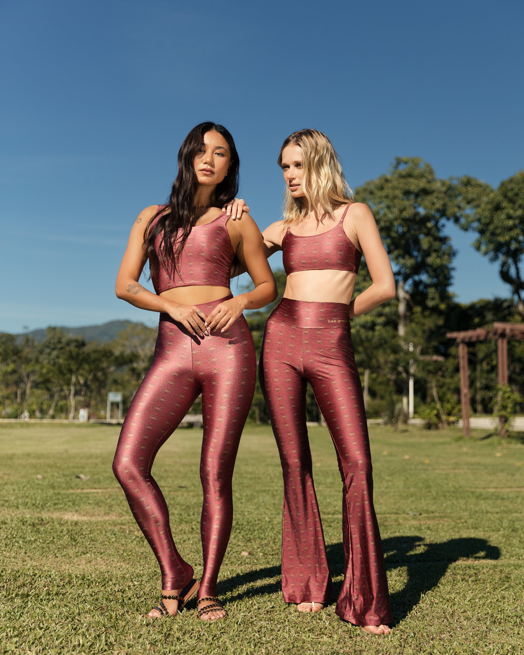 Legging Estampa Flor de Lis  modelo High Waist Bee Gracie moda fitness feminina