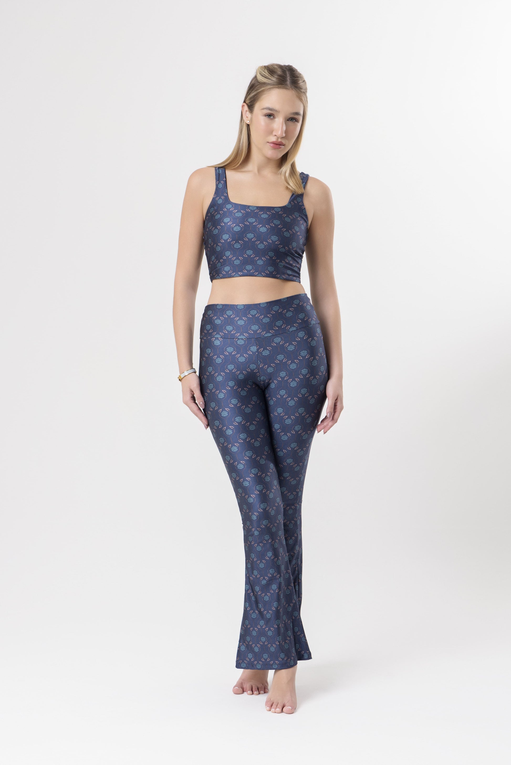 Calça Flare Estampa Blue Lotus