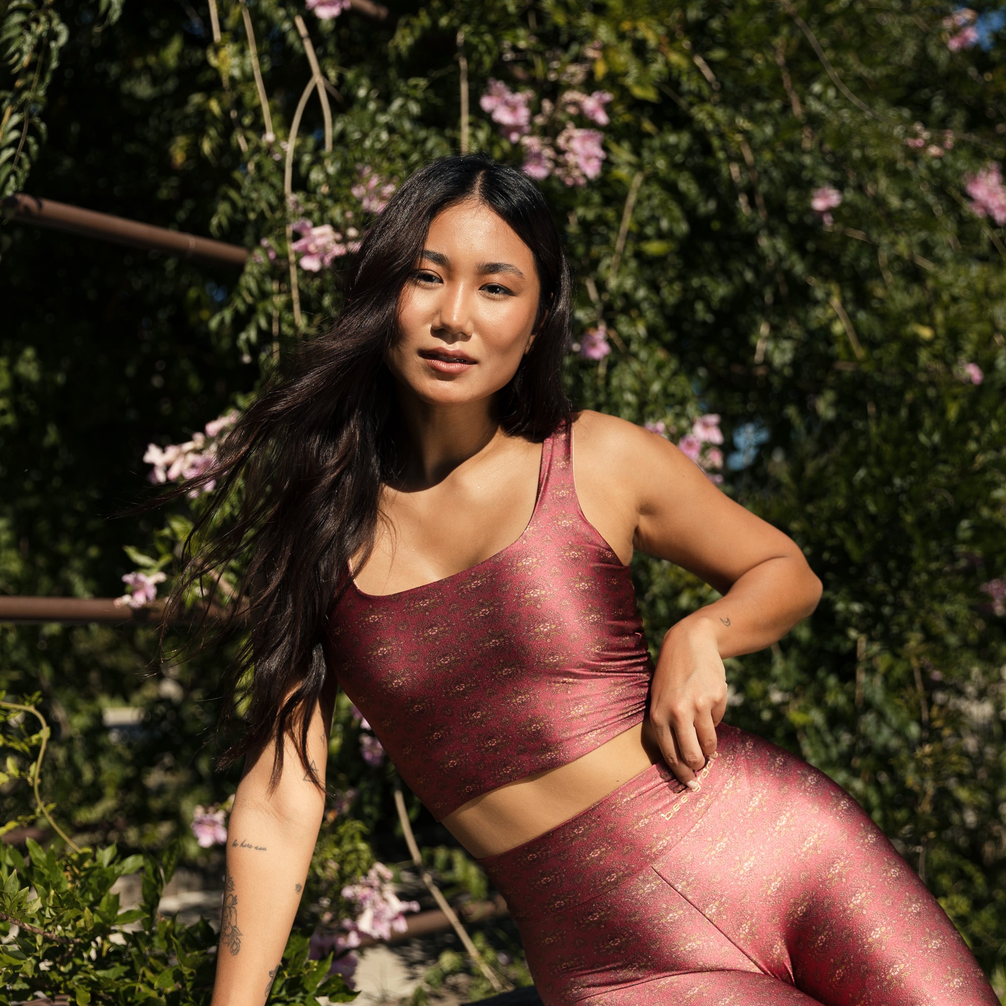 Top Cropped Estampa Flor de Lis Bee Gracie moda fitness feminina
