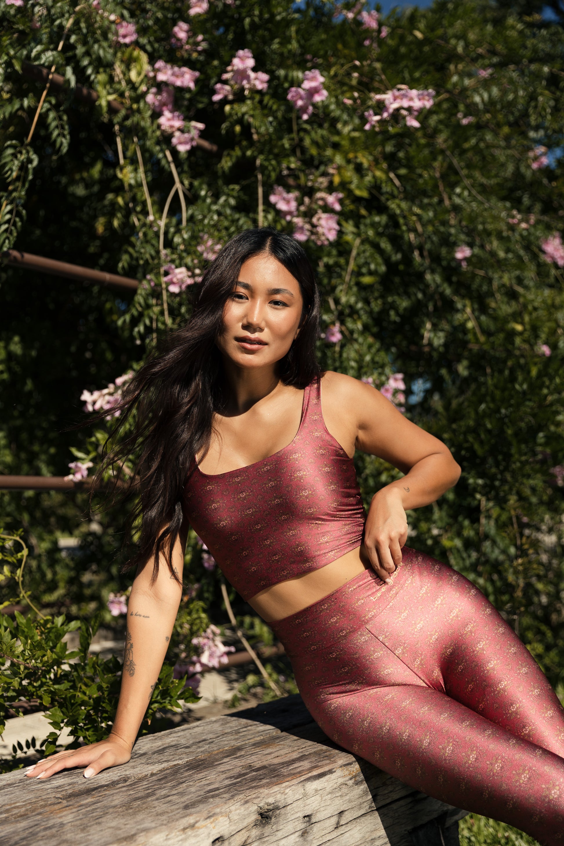 Top Cropped Estampa Flor de Lis