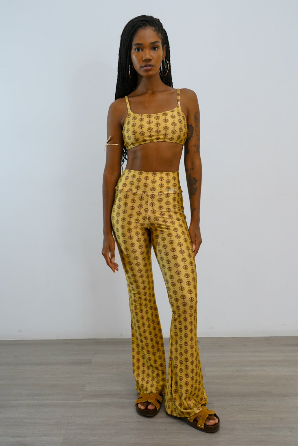 Calça Flare Estampa Golden Breeze