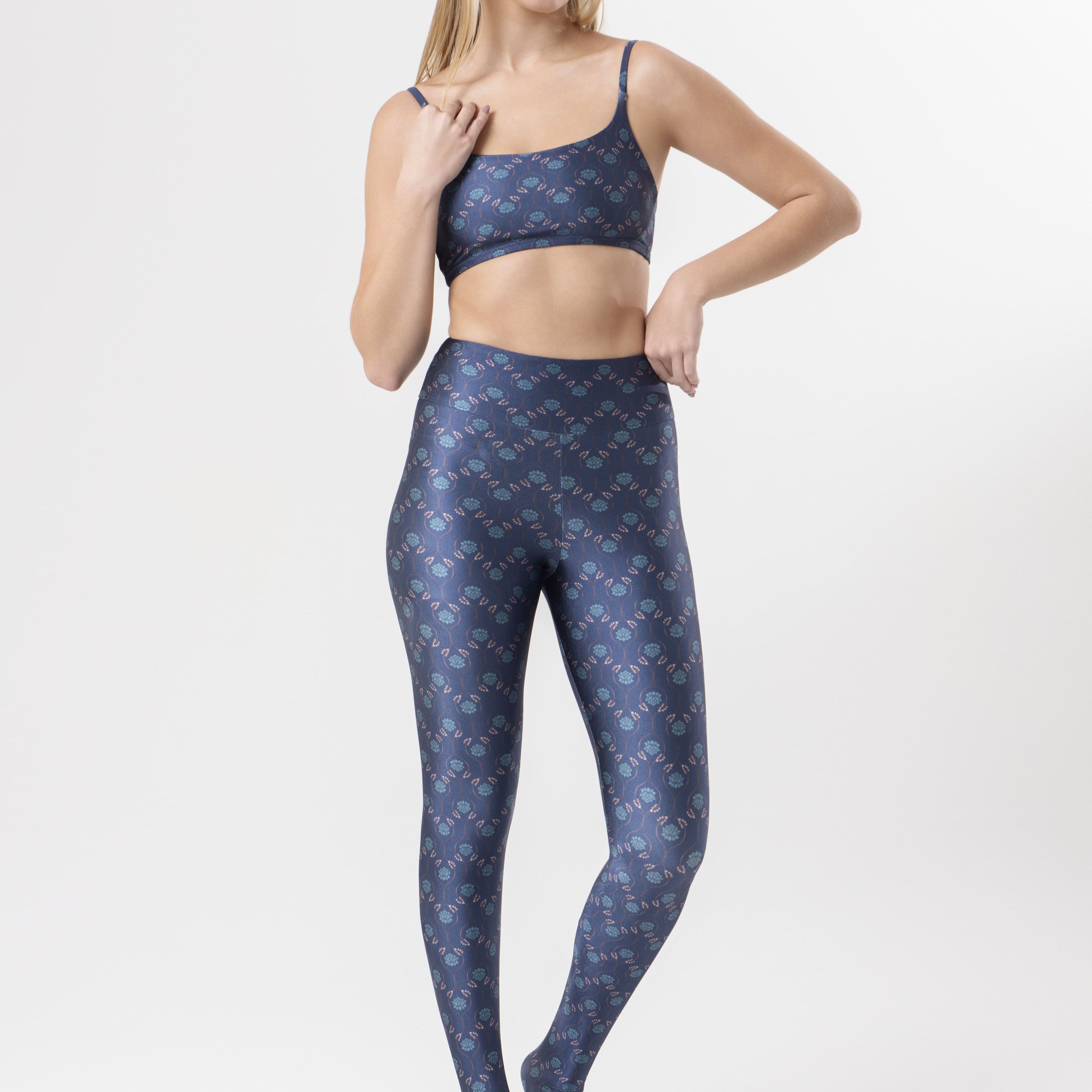 Legging Estampa Blue Lotus modelo Skin Bee Gracie moda fitness feminina
